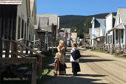 postcard-barkerville-two-women-on-the-street